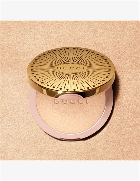 04, Gucci Glow Highlighter powder in 04 Opal Pink .